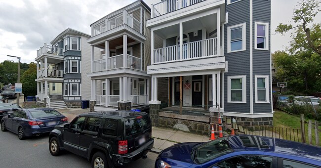 11 Woodlawn St, Unit 1