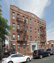 Rez Court in Brooklyn, NY - Foto de edificio - Building Photo