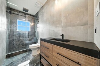 8307 Double in Houston, TX - Building Photo - Building Photo