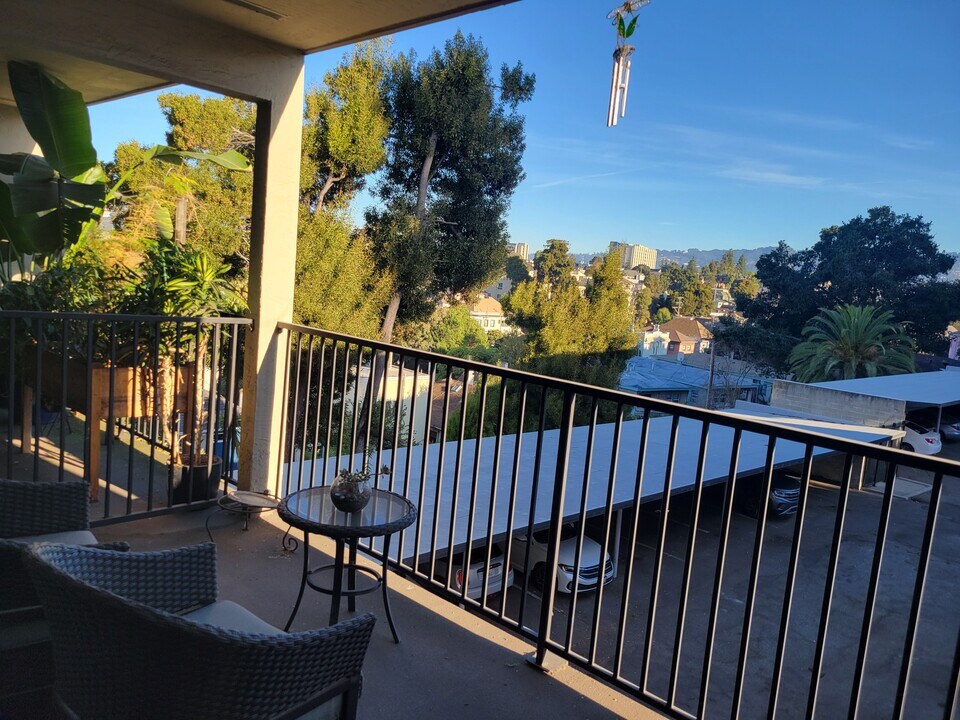 85 Vernon St in Oakland, CA - Building Photo