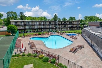 Homewood Manor in Moline, IL - Foto de edificio - Building Photo