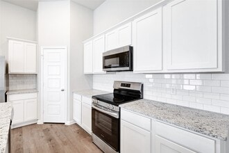 324 Nespral Dr in San Antonio, TX - Building Photo - Building Photo