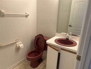9528 Knightsbridge Cir in Sarasota, FL - Building Photo - Building Photo