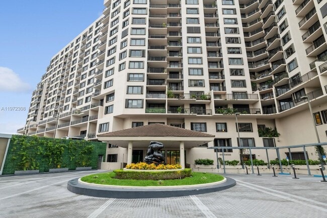 540 Brickell Key Dr in Miami, FL - Building Photo - Building Photo