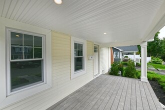 65 Willow Ave in Huntington, NY - Building Photo - Building Photo