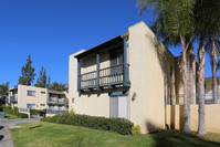 732 E Lexington Ave in El Cajon, CA - Foto de edificio - Building Photo