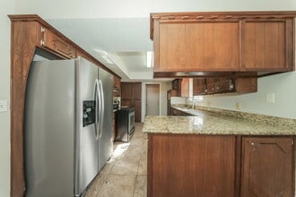 9713 Hummingbird Ln in Oklahoma City, OK - Building Photo - Building Photo