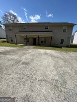 101 Shamrock Ln in Milledgeville, GA - Building Photo