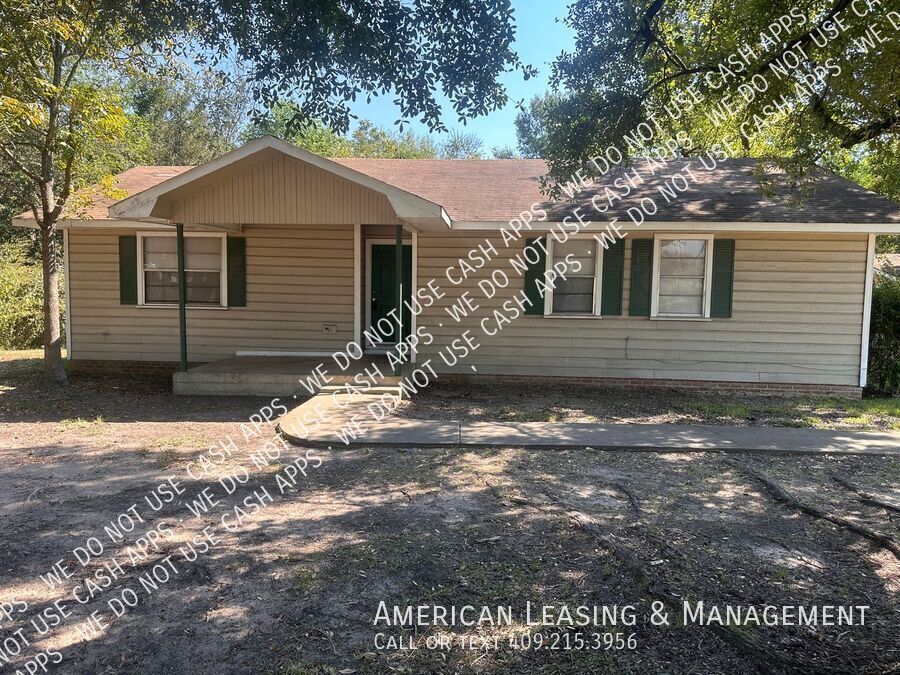 402 S Hendrix Ave in Diboll, TX - Building Photo