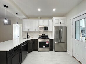 3045 W Addison St, Unit A09W in Chicago, IL - Foto de edificio - Building Photo