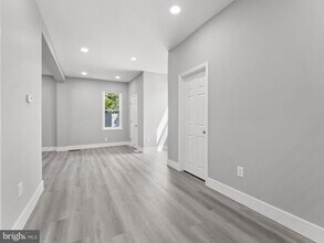 9 N Front St in Darby, PA - Building Photo - Building Photo