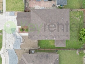 323 Cavazos St in Edinburg, TX - Building Photo - Building Photo