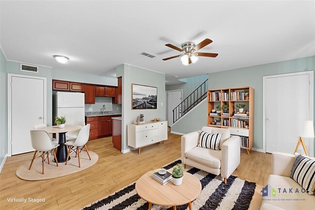 2208 Mission Hill Dr in Austin, TX - Building Photo - Building Photo