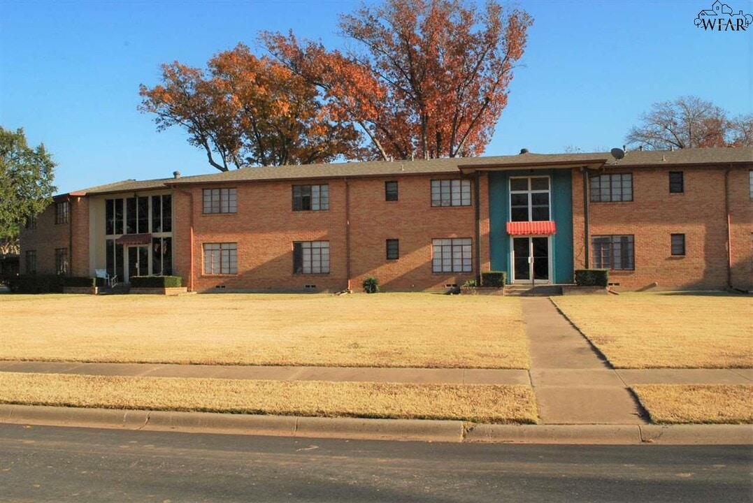 3701 Southmoor Ln in Wichita Falls, TX - Foto de edificio