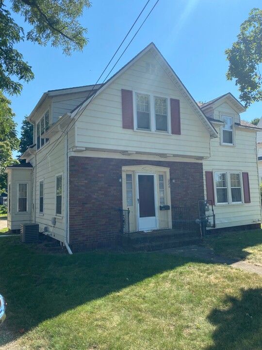 236 E Allegan St, Unit 236 in Otsego, MI - Foto de edificio