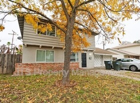 2840 Sweet Way in Sacramento, CA - Building Photo