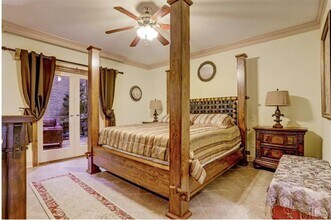 5141 Del Monte Dr in Houston, TX - Building Photo - Building Photo