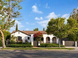 917 S Ridgeley Dr in Los Angeles, CA - Building Photo