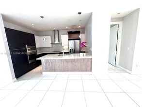 6458 NW 103rd Psge in Doral, FL - Building Photo - Building Photo