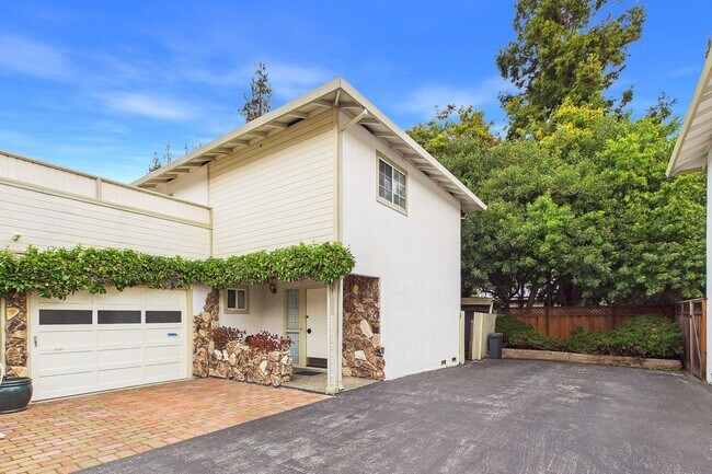 1333 Regent St in Redwood City, CA - Building Photo - Building Photo