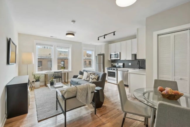 659 W Wrightwood Ave, Unit 300 in Chicago, IL - Building Photo - Building Photo