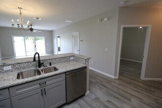 221 Wooded Crossing Cir in St. Augustine, FL - Foto de edificio - Building Photo