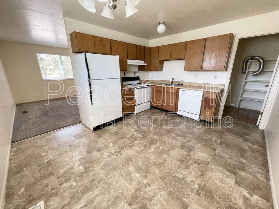 4693 S Arlington Park Dr in West Valley City, UT - Building Photo
