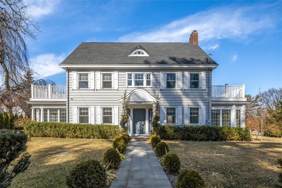 2-45 Arleigh Rd in Queens, NY - Building Photo