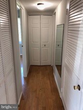 9730 Kingsbridge Dr-Unit -101 in Fairfax, VA - Foto de edificio - Building Photo