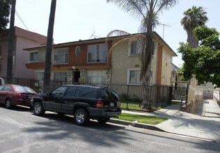 5408 Russell Ave in Los Angeles, CA - Building Photo - Building Photo