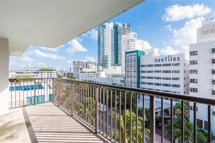 1800 Collins Ave, Unit 8C in Miami Beach, FL - Building Photo