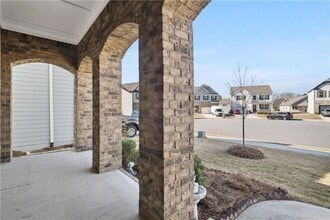 285 Yaupon Trail in Braselton, GA - Foto de edificio - Building Photo