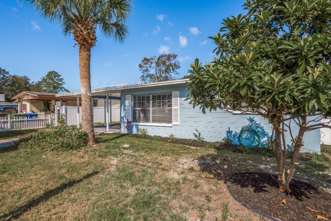 2326 E 112th Ave in Tampa, FL - Building Photo - Building Photo