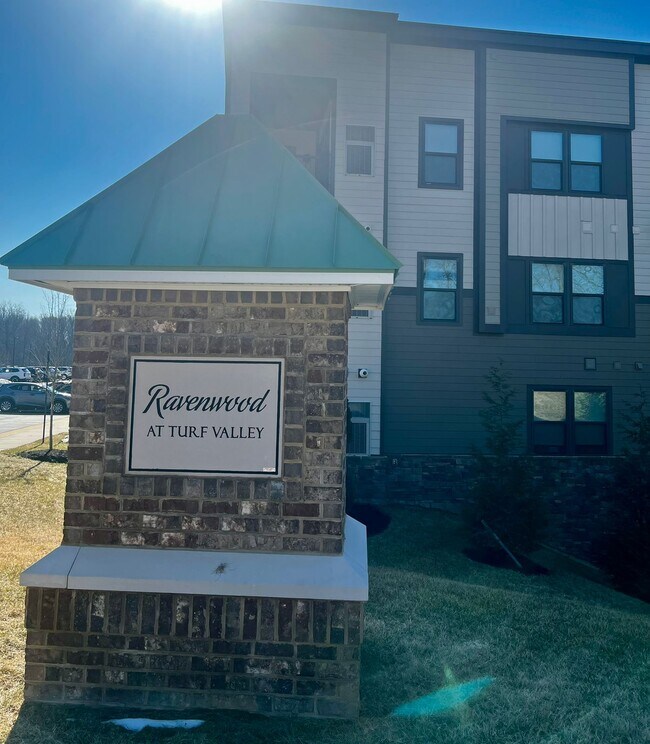 10421 Resort Road in Ellicott City, MD - Foto de edificio - Building Photo