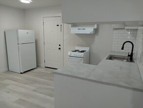 626 W King Ave, Unit A in Kingsville, TX - Building Photo - Building Photo