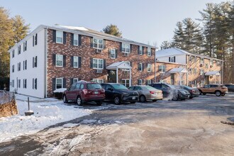 33 Garden Rd in Plaistow, NH - Foto de edificio - Primary Photo
