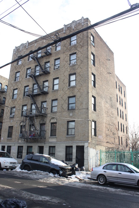 2120 Tiebout Ave in Bronx, NY - Building Photo