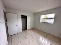 261 NW 42nd St in Oakland Park, FL - Building Photo - Building Photo