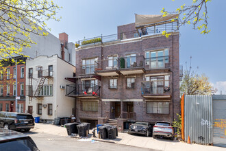 838 Kent Ave in Brooklyn, NY - Building Photo - Building Photo