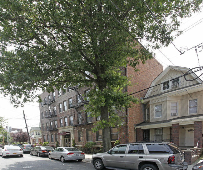 The Goldmont in Brooklyn, NY - Building Photo - Building Photo