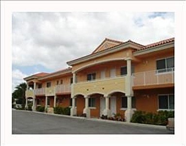 2306 Monroe St in Hollywood, FL - Foto de edificio