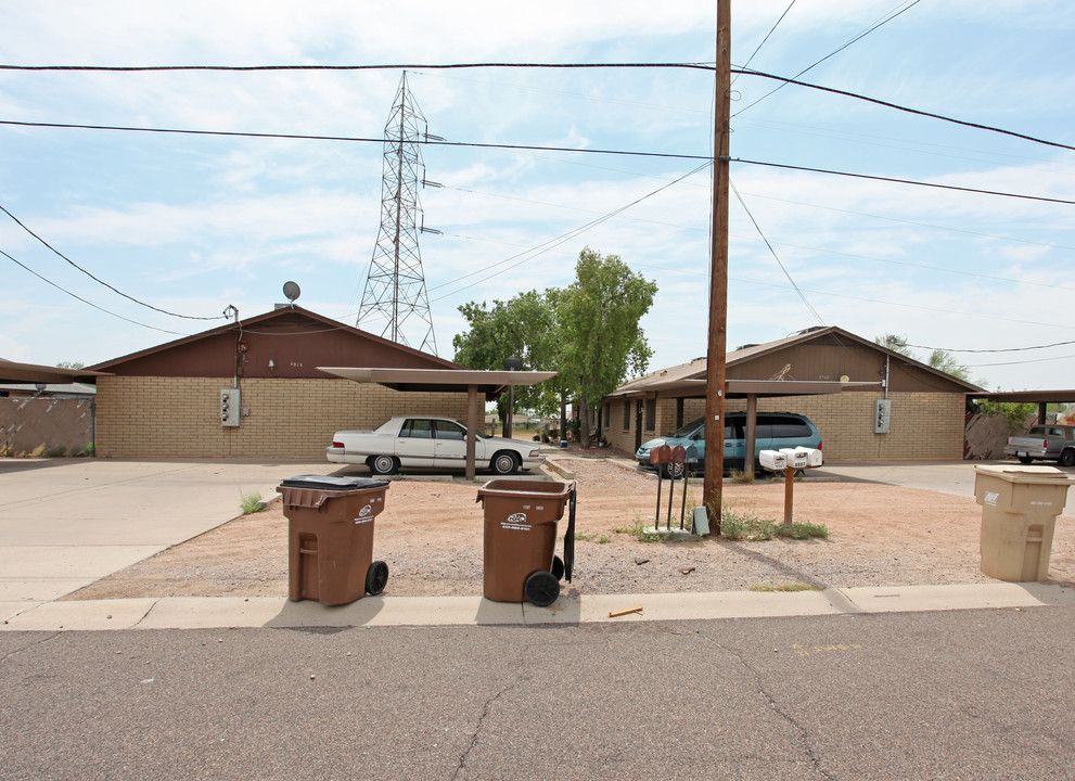 Sky View Apartments in Mesa, AZ - Building Photo