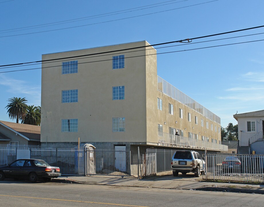 1464 E 92nd St in Los Angeles, CA - Building Photo