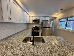 35140 School St in Westland, MI - Foto de edificio - Building Photo