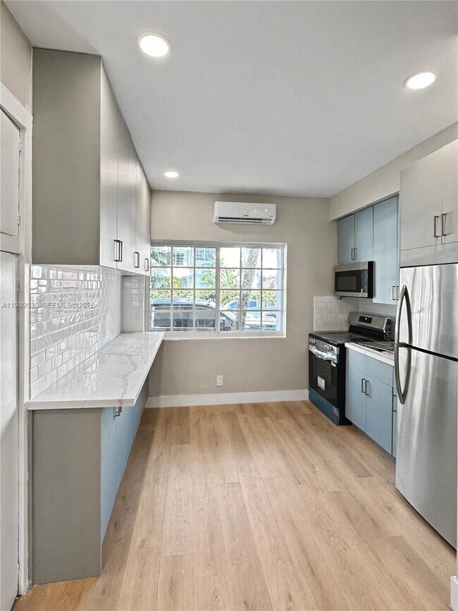 830 10th St in Miami Beach, FL - Building Photo - Building Photo