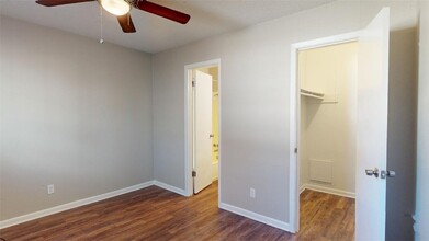 500 Foch St, Unit 5 in Bryan, TX - Foto de edificio - Building Photo