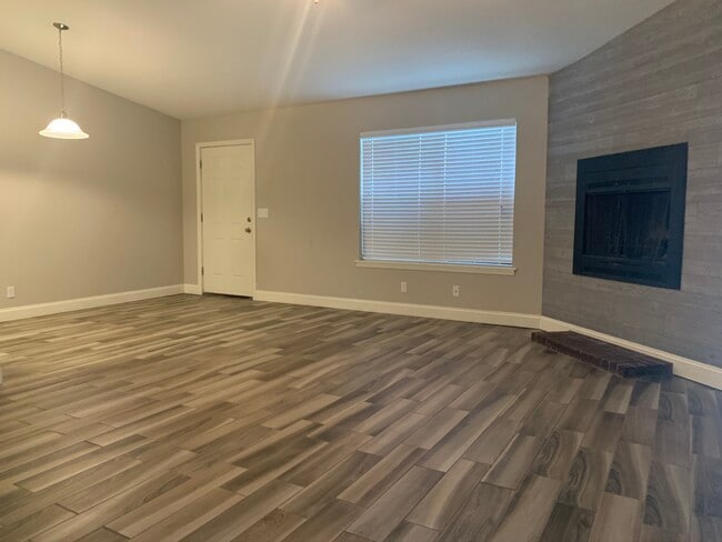 820 Hardy Springs Cir, Unit B