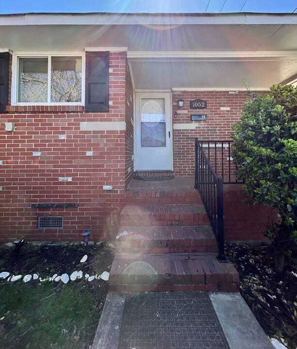 1052 Hannah St in Norfolk, VA - Foto de edificio