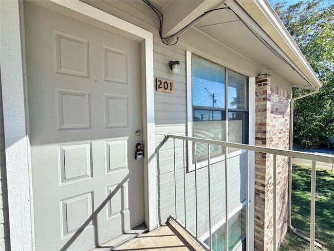 property at 2526 W Prairie St