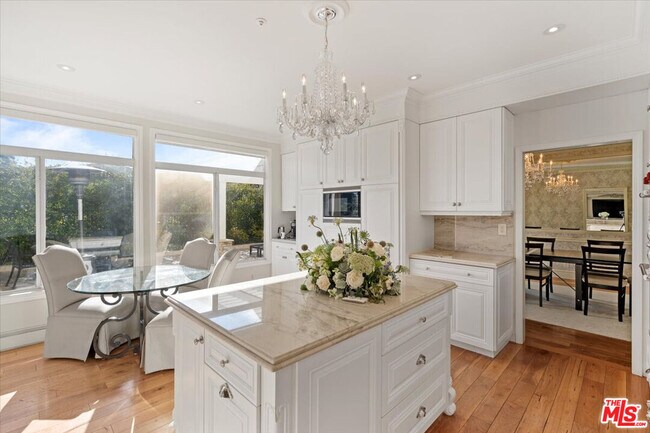3900 Hilton Head Way in Los Angeles, CA - Building Photo - Building Photo